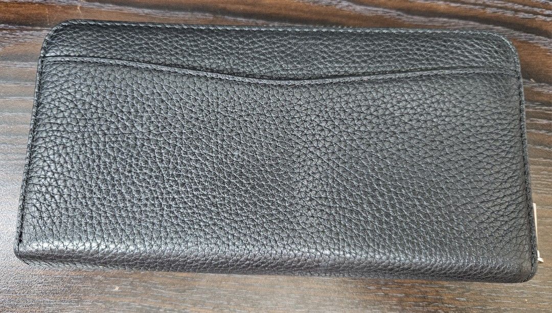 Kate Spade Leila Large Continental Wallet (Category: Wallets & Card holders) located in Muntinlupa City. Submitted by carl_16 (Listing ID 1339386602, Image 3). Description: authentic kate spade pebbled leather 3.9" h x 7x7" w 12 card slot 2 slip pockets zip coin compartment zip closure.