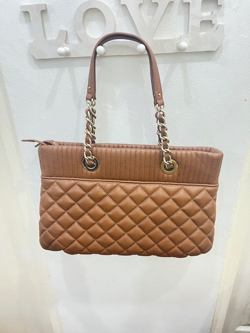 Kate Spade quilted Kili Bag (Category: Luxury Bags & Wallets) located in Pasig City. Submitted by true_solutionx (Listing ID 1339470525, Image 2). Description: Kate Spade quilted Kili Bag.