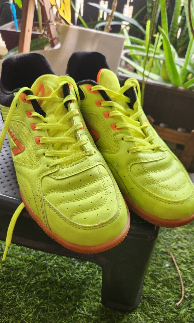 Line 7 futsal shoes shop