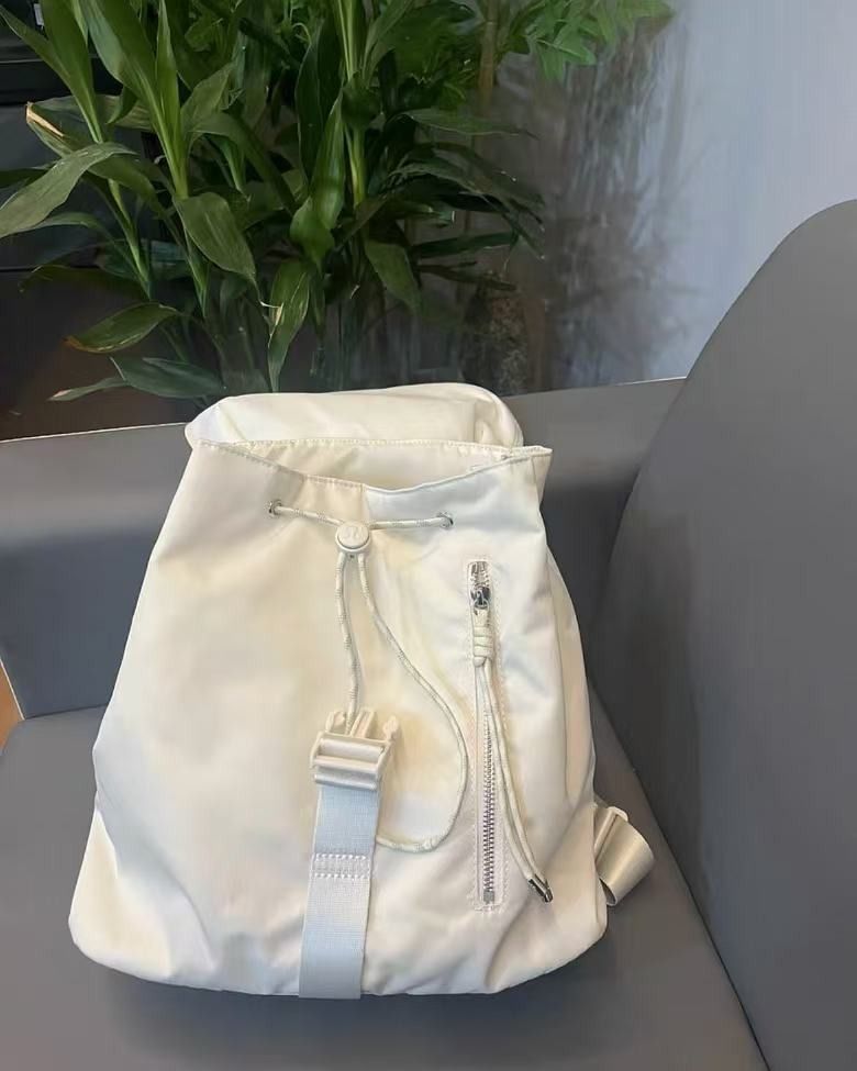 Lululemon Drawstring Backpack ホワイト10L Drawstring Bucket Backpack 10L | Bags | Lululemon FR