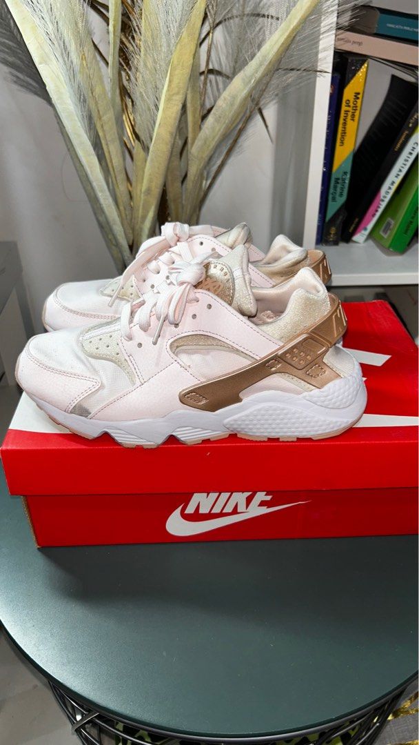 nike huarache blush pink