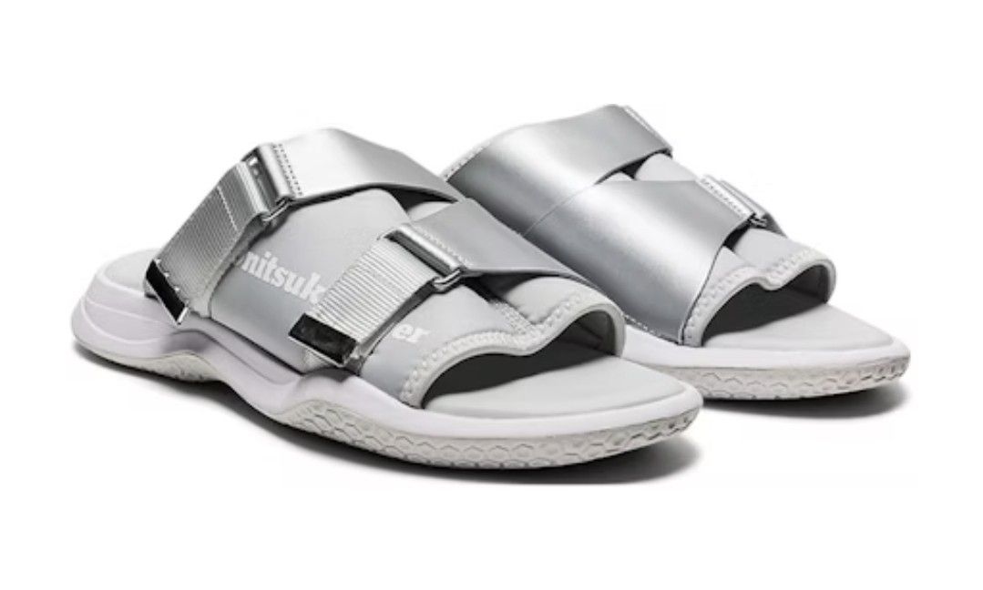 Onitsuka ohbori silver (Category: Flats & Sandals) located in Pasig City. Submitted by cmemo (Listing ID 1339424614, Image 1). Description: onitsuka ohbori silver size 7 , 25cm barely used.