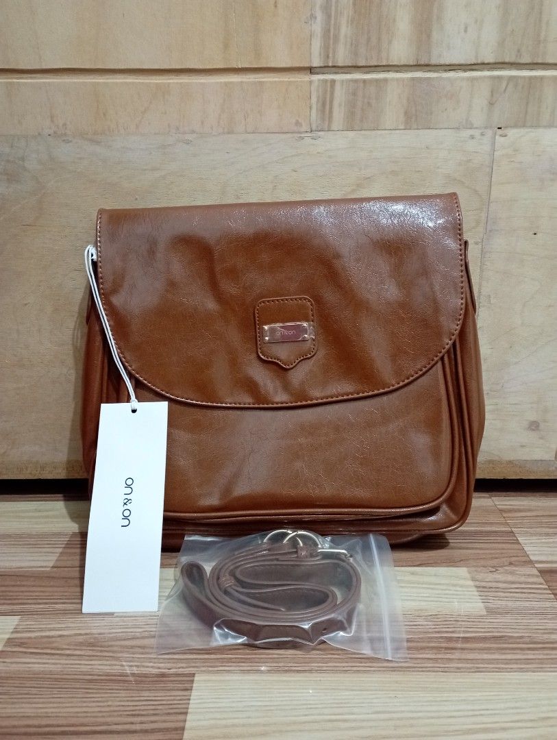 On&On Messenger Bag (Category: Cross-body Bags) located in Apalit. Submitted by michdbi_ch (Listing ID 1339374385, Image 1). Description: .