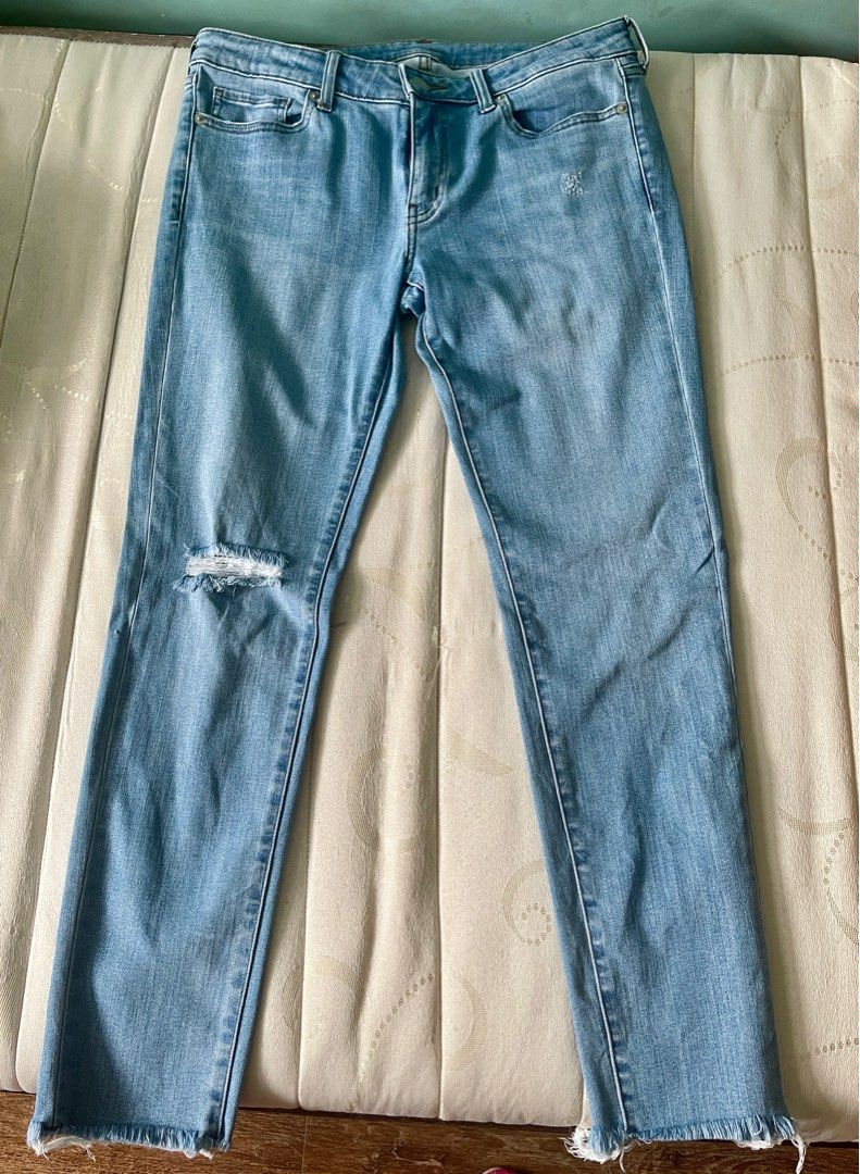 Preloved Uniqlo Pants (Category: Jeans) located in Cainta. Submitted by jdcmd (Listing ID 1339537829, Image 1). Description: Preloved Used 2-3x only Size 29 on tag Decluttering SF c/o buyer via lalamove, grab, lbc or gogo xpress Gcash or bank First to pay gets item Payment first From Cainta Rizal.