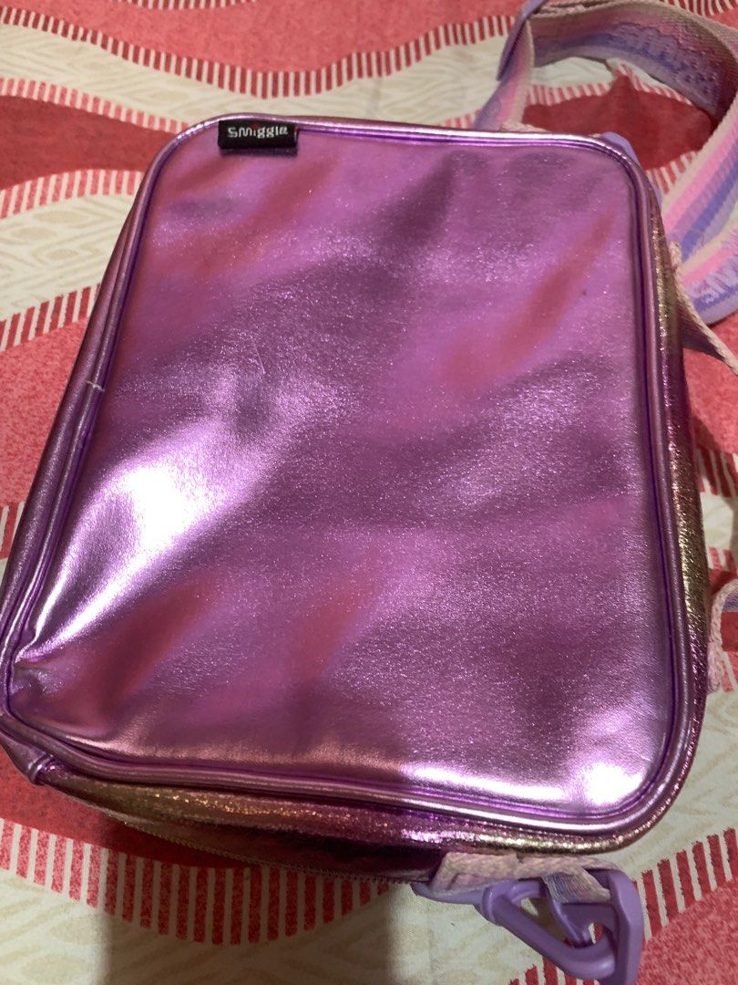 Smiggle unicorn lunch bag (Category: Purses & Pouches) located in Antipolo. Submitted by ryse2 (Listing ID 1339460080, Image 3). Description: Lunch bag only. Cannot fit tumbler. Stain visible on the horn only.