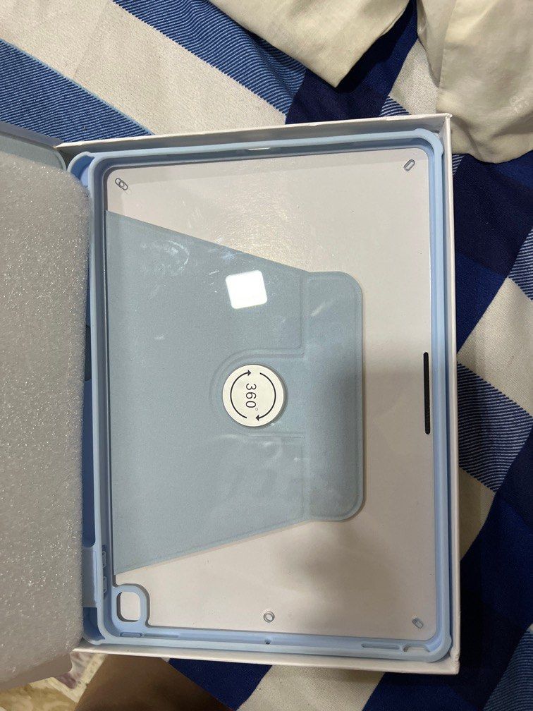 Snoopy Ipad 9th gen clear case (Category: iPad) located in Manila. Submitted by summerstyled (Listing ID 1339392795, Image 3). Description: .