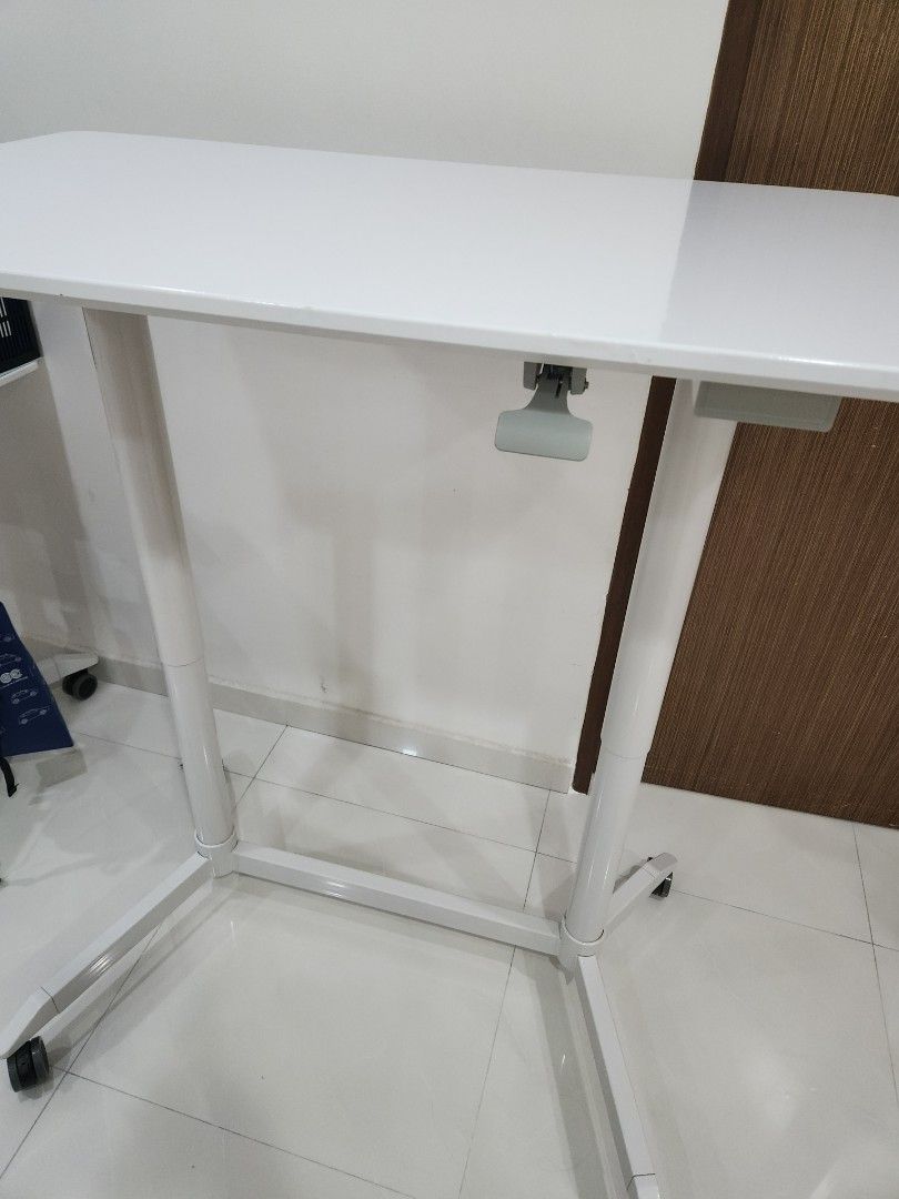 Study Table (Category: Tables & Sets) located in Singapore. Submitted by alvinc001 (Listing ID 1339478168, Image 2). Description: .
