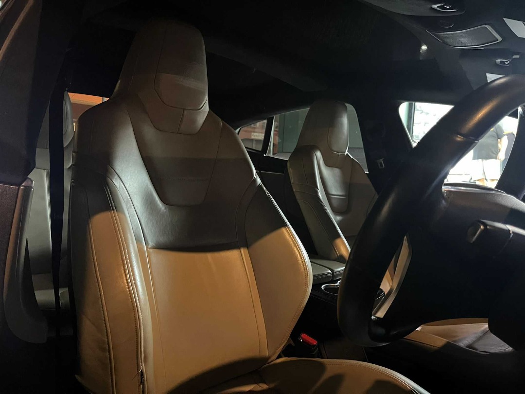 Tesla  MODEL S Auto62863128223107112