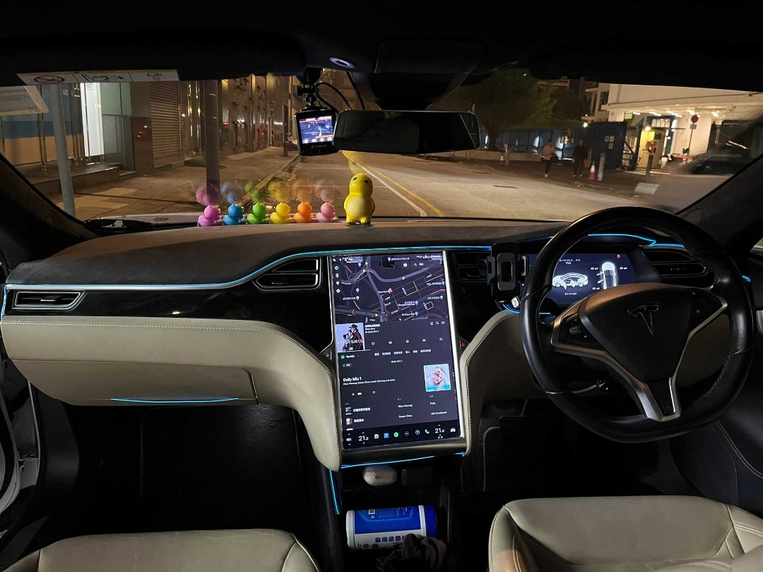 Tesla  MODEL S Auto62863128223107113