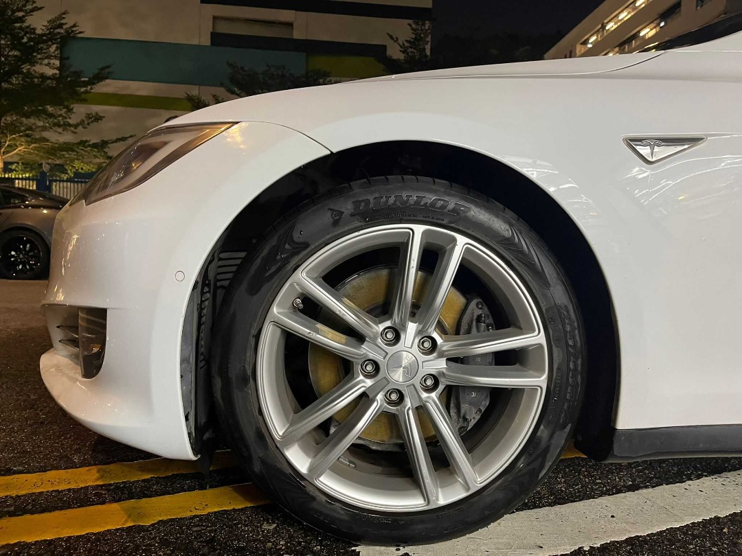 Tesla  MODEL S Auto62863128223107114
