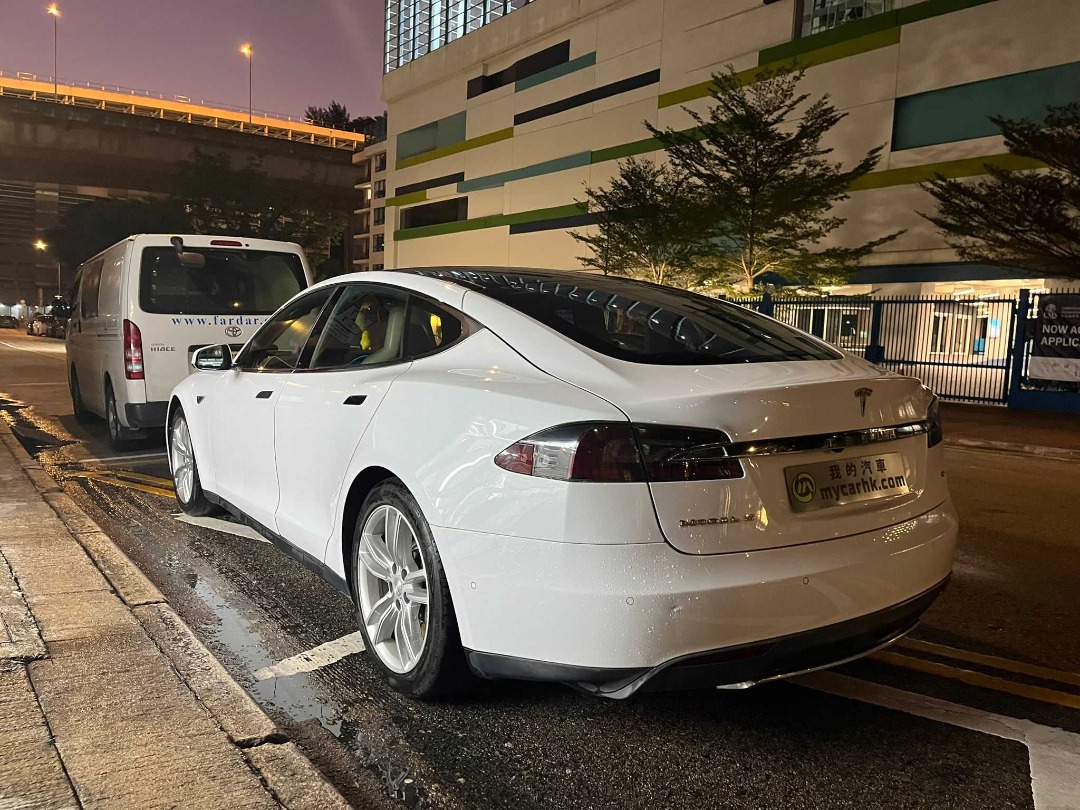 Tesla  MODEL S Auto62863128223107111