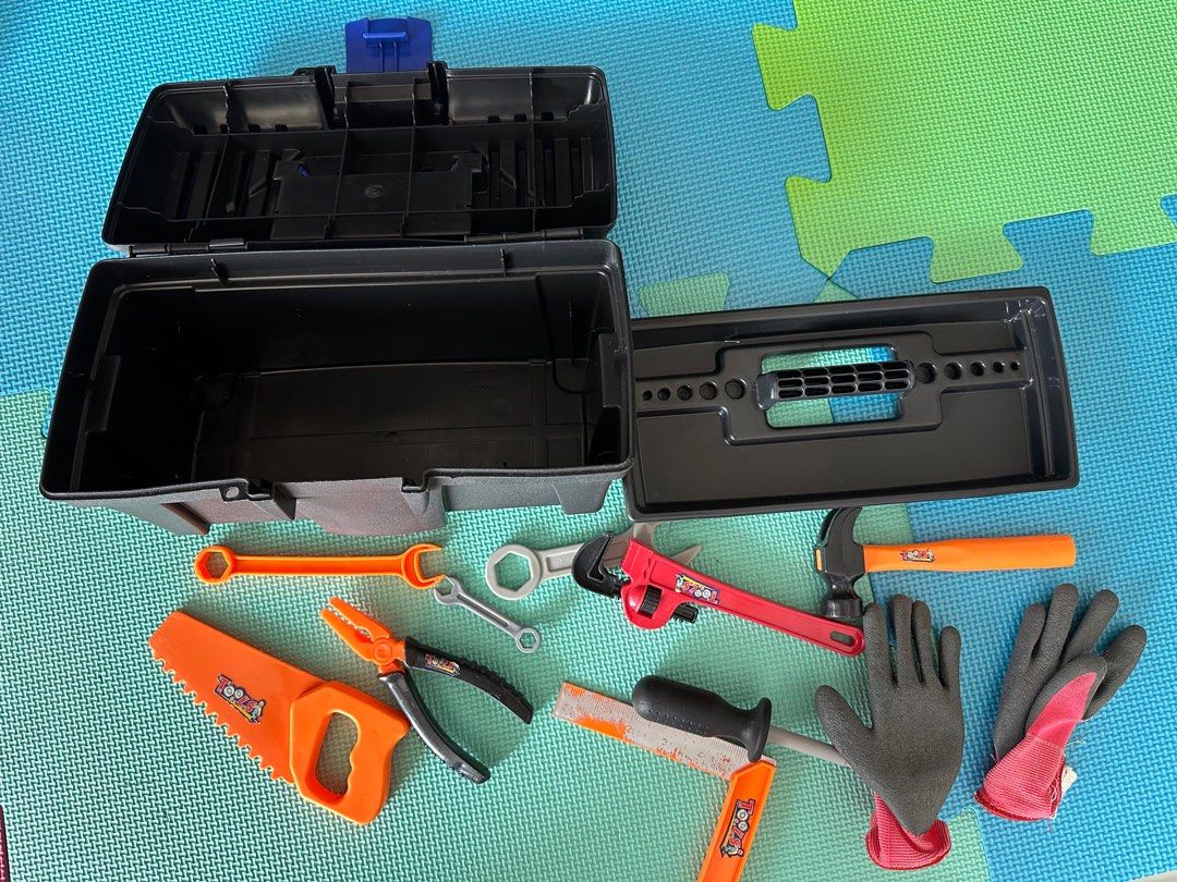 Tool box (Category: Infant Playtime) located in Singapore. Submitted by isabelle_m (Listing ID 1339390849, Image 2). Description: .
