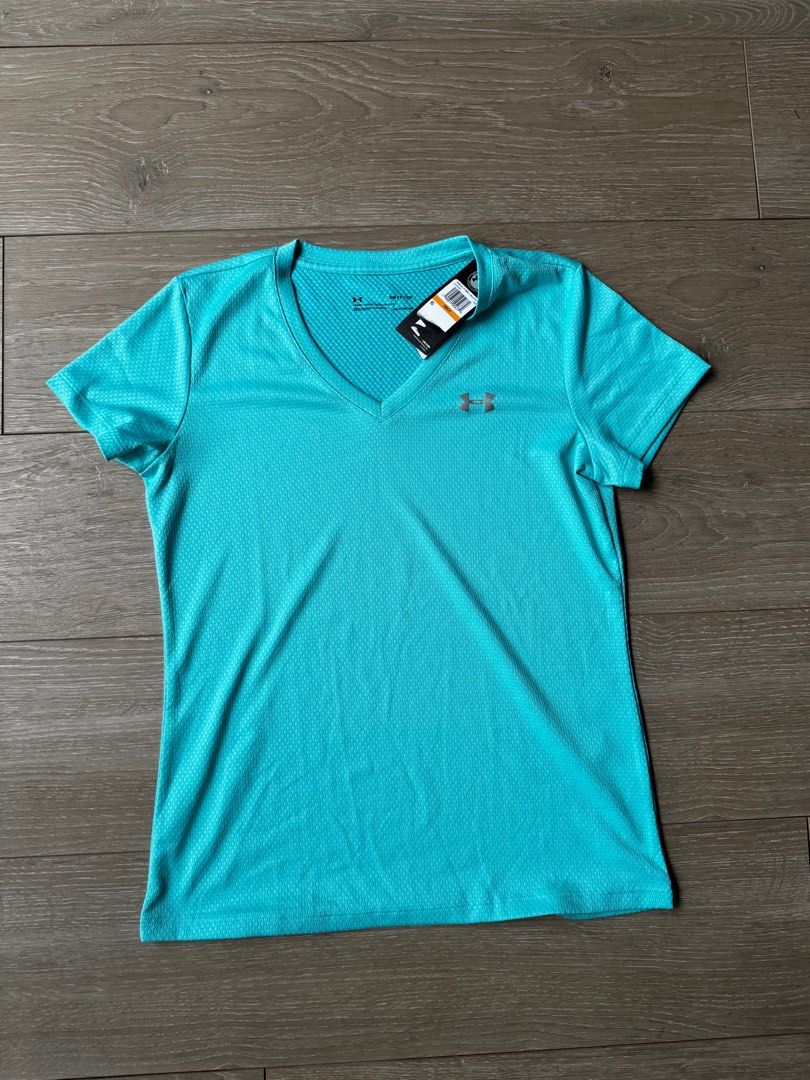 Under Armour blue running shirt (Category: Activewear) located in San Juan City. Submitted by steffchua (Listing ID 1339480527, Image 2). Description: Original pice ₱1,200 Model is 5’ 6” and size small for reference.