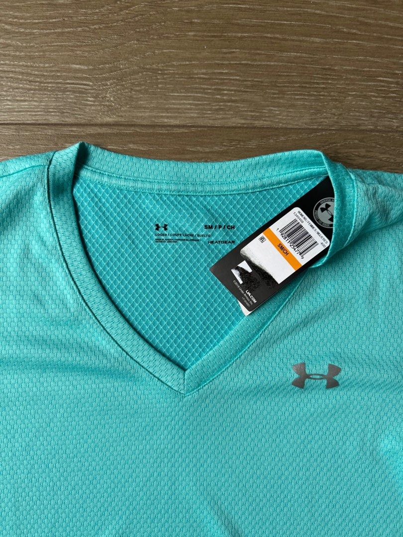 Under Armour blue running shirt (Category: Activewear) located in San Juan City. Submitted by steffchua (Listing ID 1339480527, Image 3). Description: Original pice ₱1,200 Model is 5’ 6” and size small for reference.
