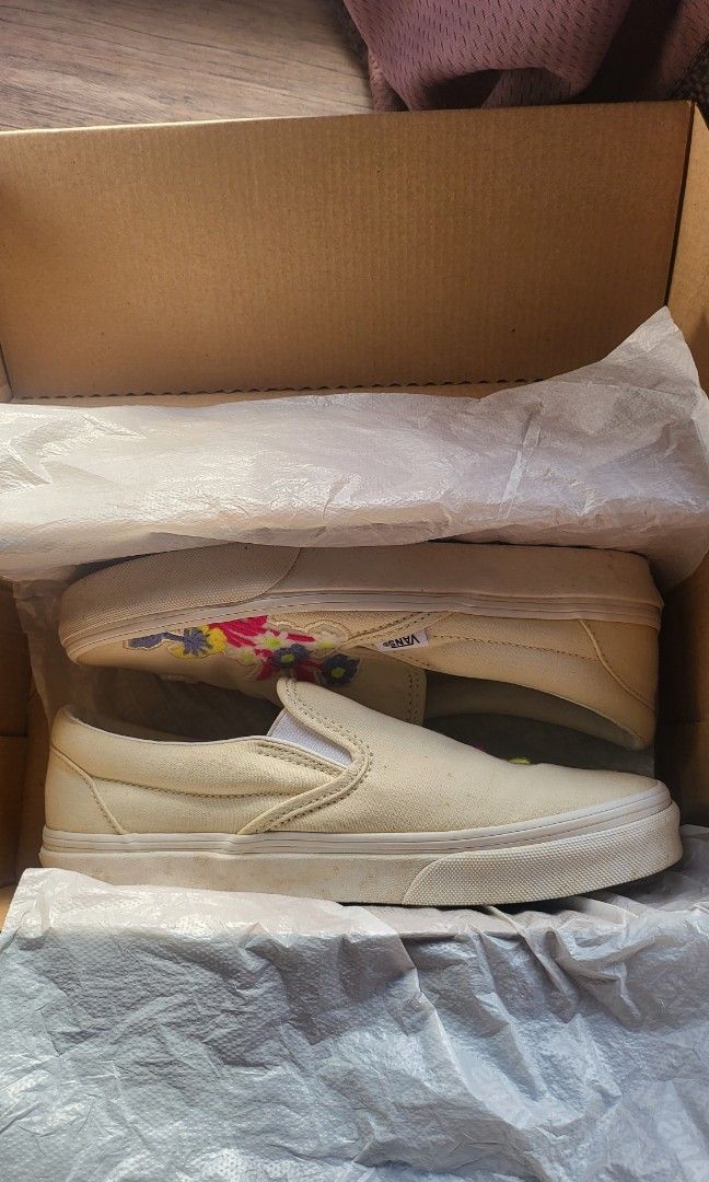 Vans Floral slip on (Category: Sneakers) located in Tagaytay City. Submitted by diehard12 (Listing ID 1339529091, Image 3). Description: .