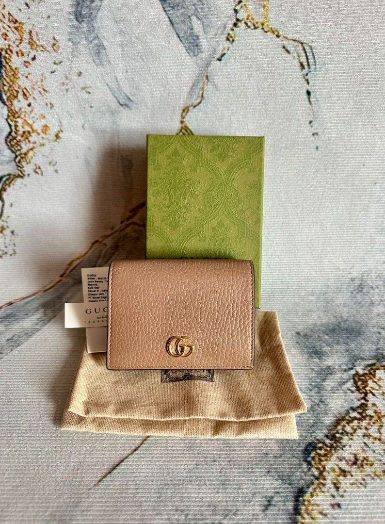 VVGC, Gucci leather bifold wallet nude ghw, (2022 keatas), Ada slot uang  kertas, With db, booklet, controllato, box
