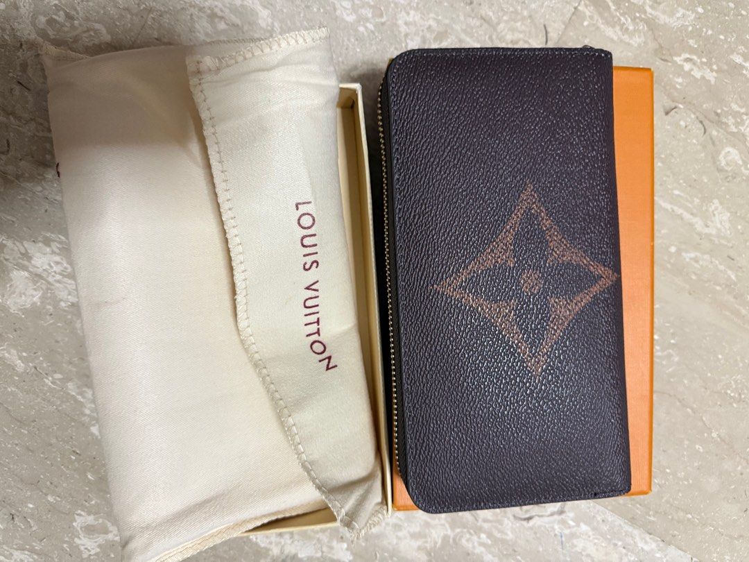 Wallets (Category: Wallets & Card Holders) located in Singapore. Submitted by shei83 (Listing ID 1339529249, Image 8). Description: .