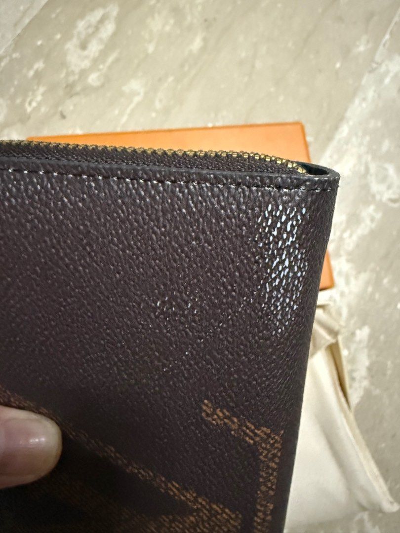Wallets (Category: Wallets & Card Holders) located in Singapore. Submitted by shei83 (Listing ID 1339529249, Image 4). Description: .