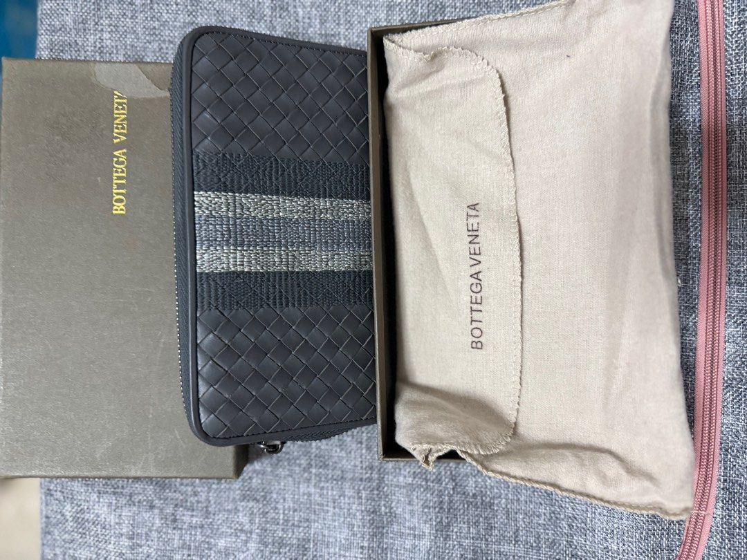 Wallets (Category: Wallets & Card Holders) located in Singapore. Submitted by shei83 (Listing ID 1339529249, Image 3). Description: .