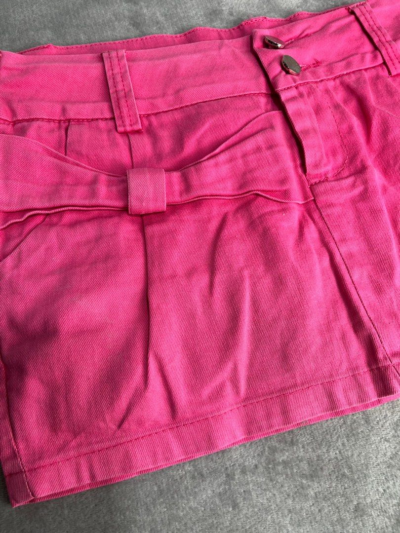 Y2k Pink ribbon denim miniskirt barbiecore aesthetic (Category: Skirts) located in Caloocan City. Submitted by onlyfromthepast (Listing ID 1339545874, Image 2). Description: Pink ribbon denim miniskirt 8.5/10 condition Measurements 14.5 x 11 inches Fits 28-31.