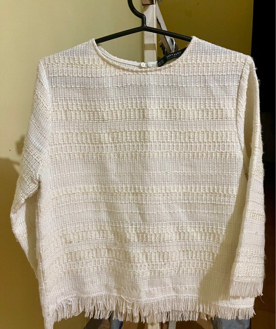 Zara top (Category: Blouses) located in Caloocan City. Submitted by joycel06 (Listing ID 1339510392, Image 1). Description: .