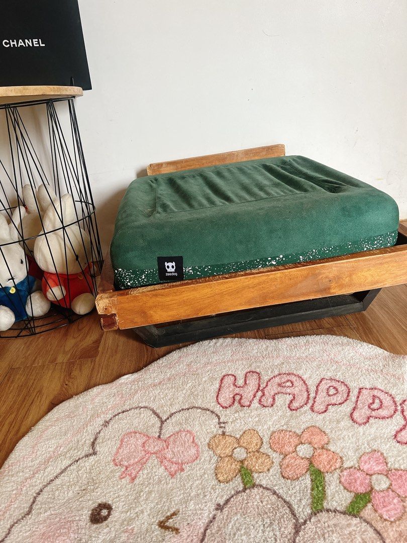 Zee Dog Bed + customized Mahogany wood bed frame (Category: Homes & Other Pet Accessories) located in Las Pinas. Submitted by zoecheungg (Listing ID 1339406969, Image 2). Description: Zee Dog bed bought for 5400p Customized bed frame bought for 3500p Selling both for 3000p.