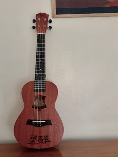 Cliffton Ukelele guitar (free capo)
