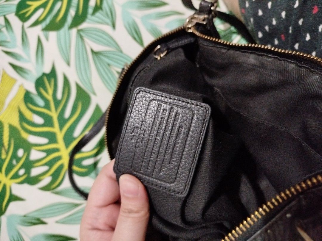 Coach Sling and Hand Bag (Category: Luxury Bags & Wallets) located in Mandaluyong City. Submitted by miracleh (Listing ID 1342736101, Image 2). Description: Coach 2 way bag Leather sling and hand bag made in Vietnam.