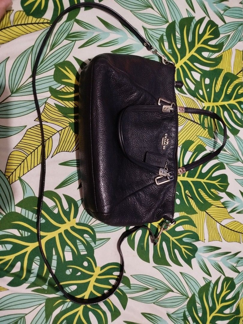 Coach Sling and Hand Bag (Category: Luxury Bags & Wallets) located in Mandaluyong City. Submitted by miracleh (Listing ID 1342736101, Image 3). Description: Coach 2 way bag Leather sling and hand bag made in Vietnam.