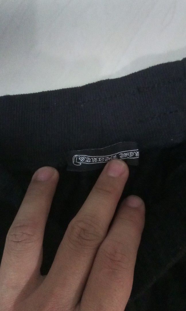 Crome hearts 😍😍 (Category: Joggers) located in Calamba. Submitted by ironjayy050812 (Listing ID 1342783895, Image 3). Description: excellent no hidden issue 11/10 color rate 39length 25-38max waist.