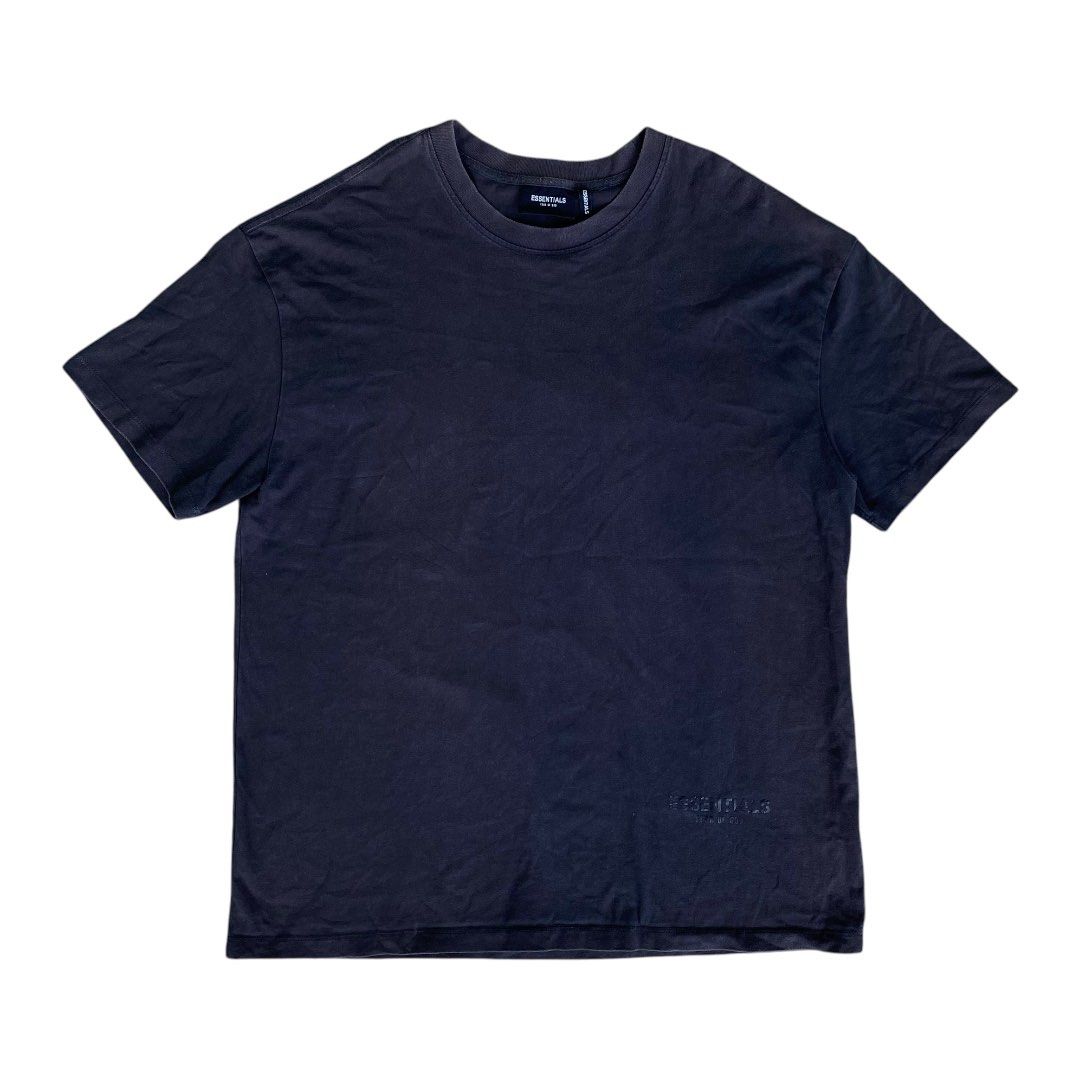 Fear of God Essentials Charcoal Tee (Category: Tshirts & Polo Shirts ) located in Dagupan City. Submitted by flickkkk (Listing ID 1342833491, Image 2). Description: FOG Essentials Charcoal Tee Size: XL (23x30.5) Condition: 8/10 Color rate: 8/10 Issue/s: None❌ .