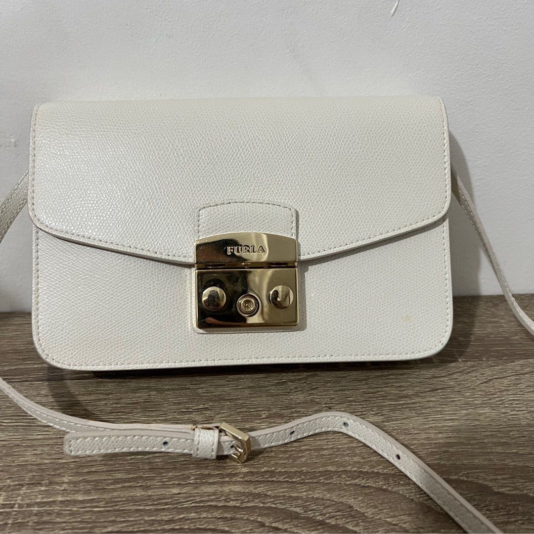 Furla Metropolis Small Leather Bag White (Category: Cross-body Bags) located in Manila. Submitted by imshaaaaa (Listing ID 1312010363, Image 1). Description: FURLA METROPOLIS White Sling Bag Gold Hardware Genuine Leather See pics for flaws Made in Italy Measurements: Bottom Width: 8 1⁄2 in Depth: 2 in Height: 5 3⁄4 in Strap Length: 48 in Strap Drop: 23 in Weight: 14 oz Send us a message for more pics. .