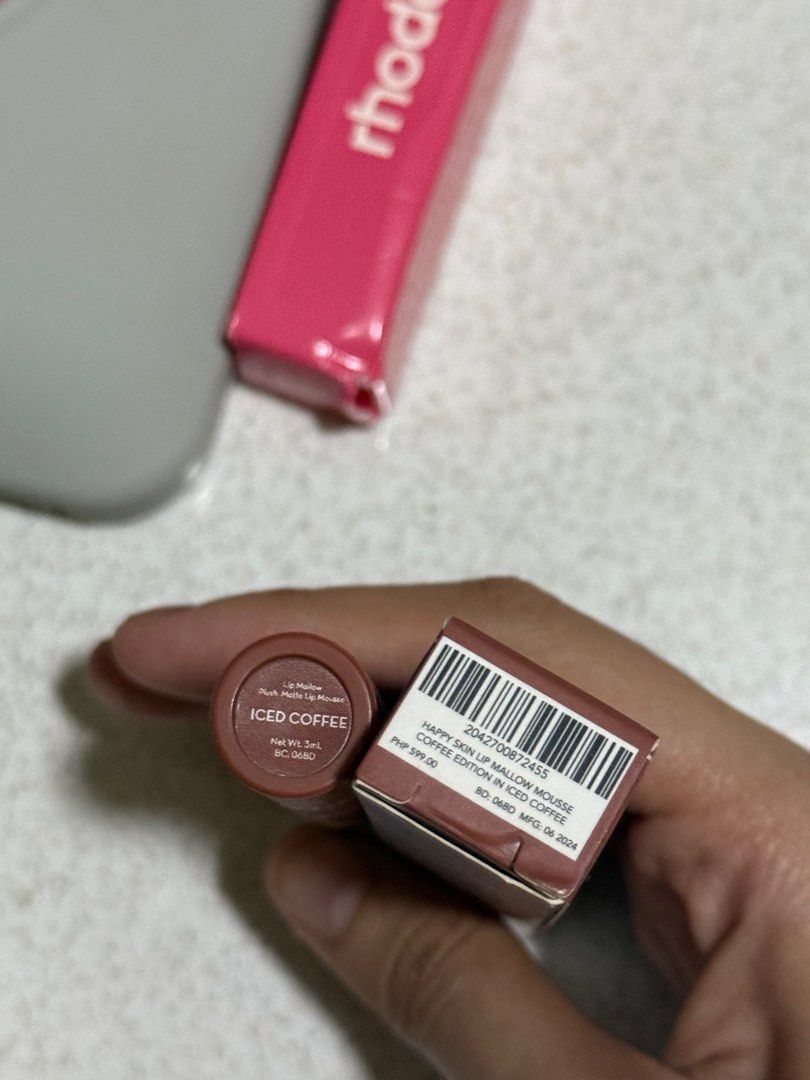 Happy Skin Lip Mallow (Category: Makeup) located in Manila. Submitted by aerocroft (Listing ID 1342790992, Image 2). Description: Used once tried swatching it. Unfortunately its not my shade :( Shipping via lalamove/lbc/j&t only!.