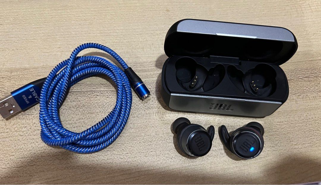 JBL FLOW In-Ear True Wireless Sport Bluetooth Earbuds (Category: Earphones) located in Makati City. Submitted by j65j29gdq258420 (Listing ID 1342827787, Image 2). Description: For Sale: JBL FLOW In-Ear True Wireless Sport Bluetooth Earbuds Price: ₱3,800 Description: Model: JBL FLOW Features: True wireless design, comfortable to wear, perfect for sports use Waterproof and sweatproof, suitable for running and various sports scenarios Excellent Soun