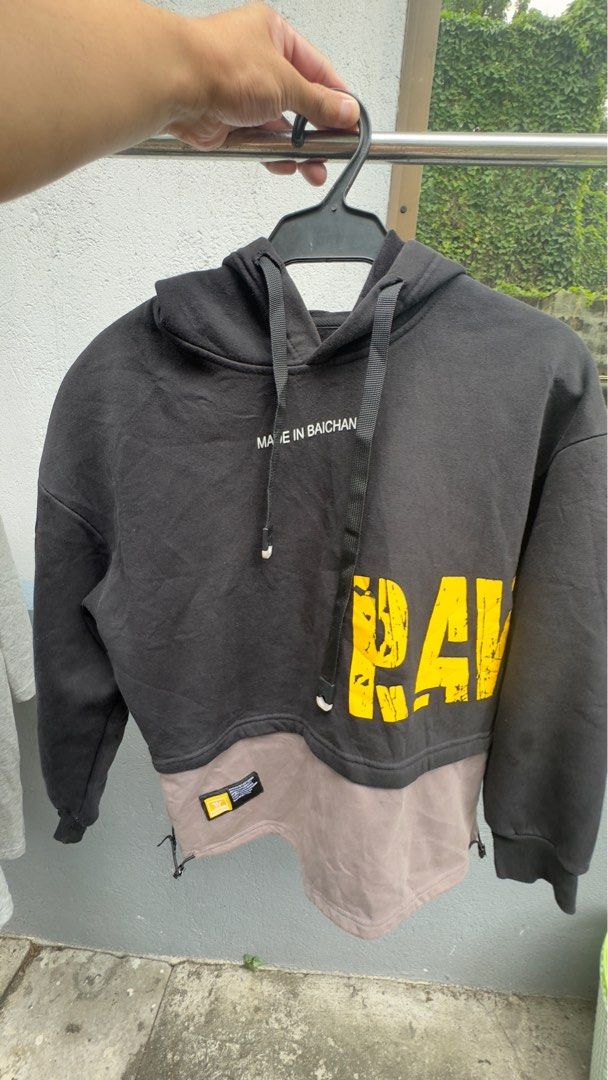 Kid’s Hoodie (Category: Babies & Kids Fashion) located in Navotas City. Submitted by papi404 (Listing ID 1342730195, Image 1). Description: 19x22 Issue: cracked prints.