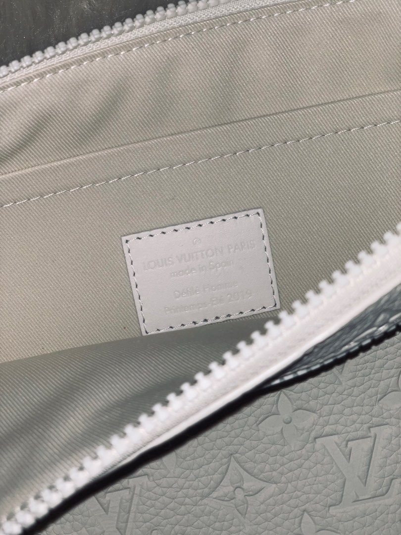 Louis Vuitton Virgil Abloh (Category: Luxury Bags & Wallets) located in Pasay City. Submitted by freniel (Listing ID 1342729751, Image 3). Description: Rfs: support sister’s cancer treatment.