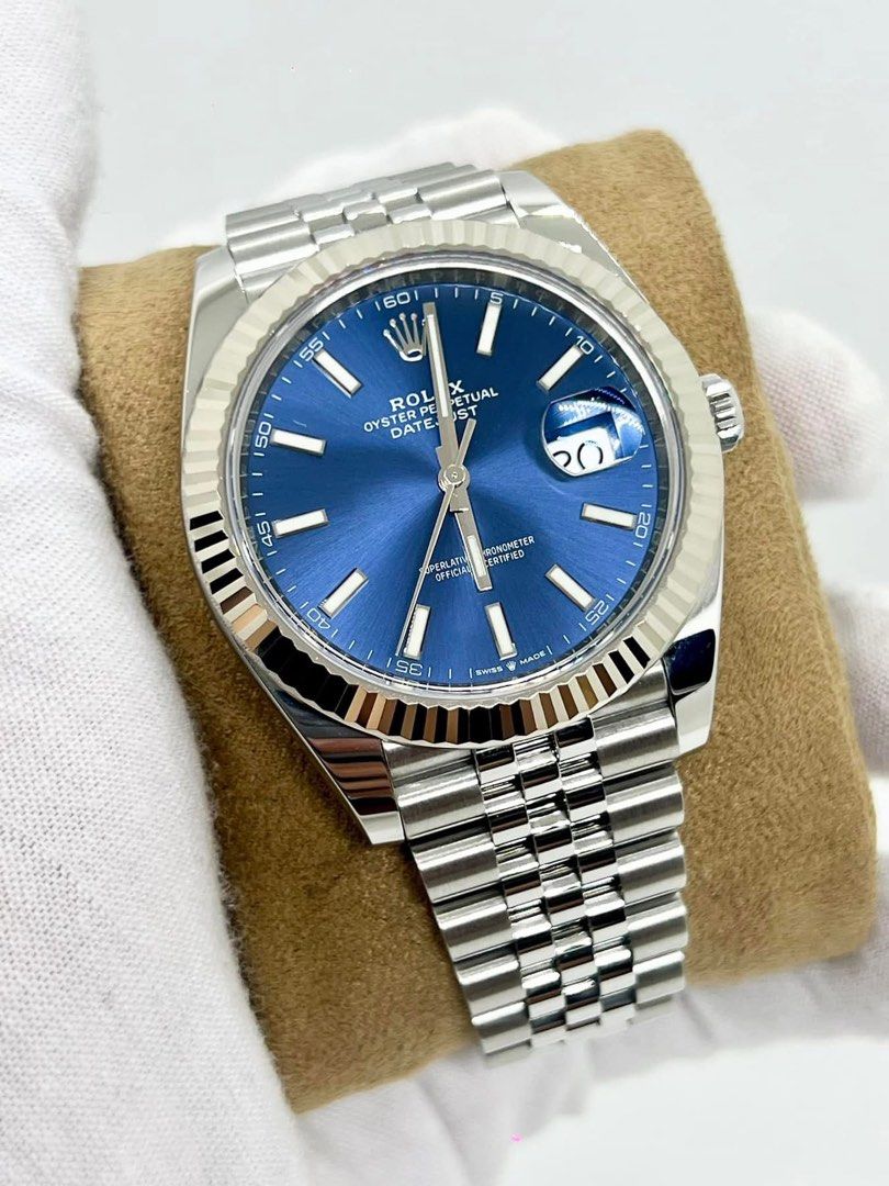 Rolex datejust (Category: Luxury Watches) located in Cabanatuan. Submitted by albertgonzales27 (Listing ID 1342820586, Image 2). Description: Datejust Bright Blue Dial Reference 126334 Random serial 41mm case size 18ct Fluted whitegold bezel Jubilee bracelet 9/10 pristine condition Watch, box and verification papers 19 total links Trades accepted up or down P680,000 only.