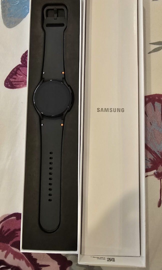 Samsung Galaxy Watch FE (Category: Wearables & Smart Watches) located in Cavite. Submitted by shielscon (Listing ID 1342724370, Image 1). Description: Galaxy Watch FE Brand New with Box.