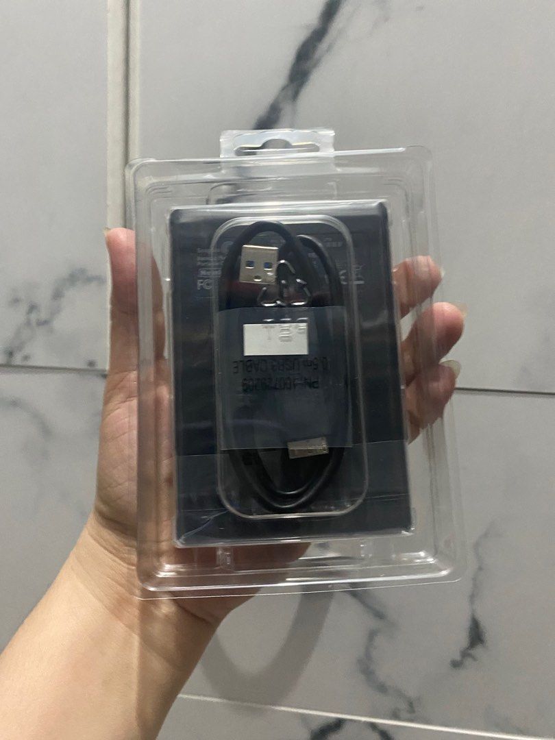 Seagate Backup Plus Slim Portable Drive for Mac (Category: Hard Disks & Thumbdrives) located in Makati City. Submitted by havshop (Listing ID 1342839875, Image 3). Description: Product Identifiers Compatible - Mac Brand - Seagate MPN - STDS2000100 Ean - 0763649061411, 0763649052938 GTIN - 0763649061411, 0763649052938 UPC - 0763649061411, 0763649052938 22026514682 Storage Capacity - 2TB Color - Silver Cache- 32MB Form Factor - 2.5 in Cloud Storage