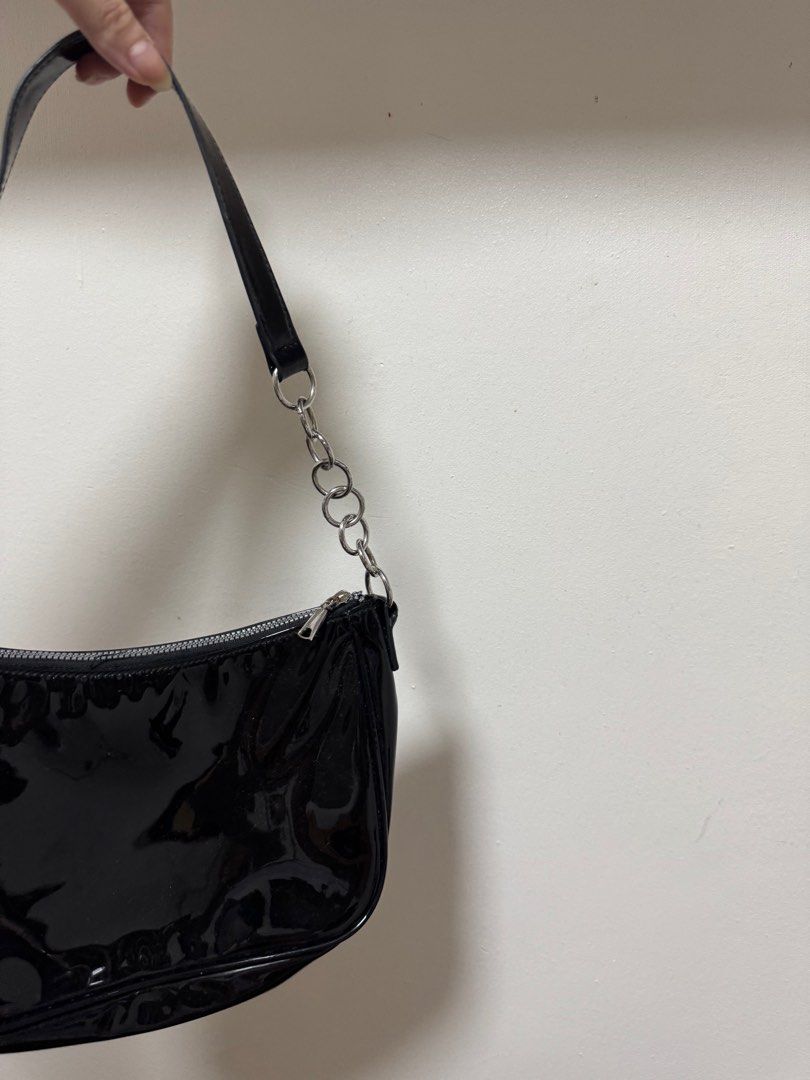 Sleek Patent Leather Baguette Bag (Category: Shoulder Bags) located in Manila. Submitted by ephtans (Listing ID 1342705071, Image 2). Description: .