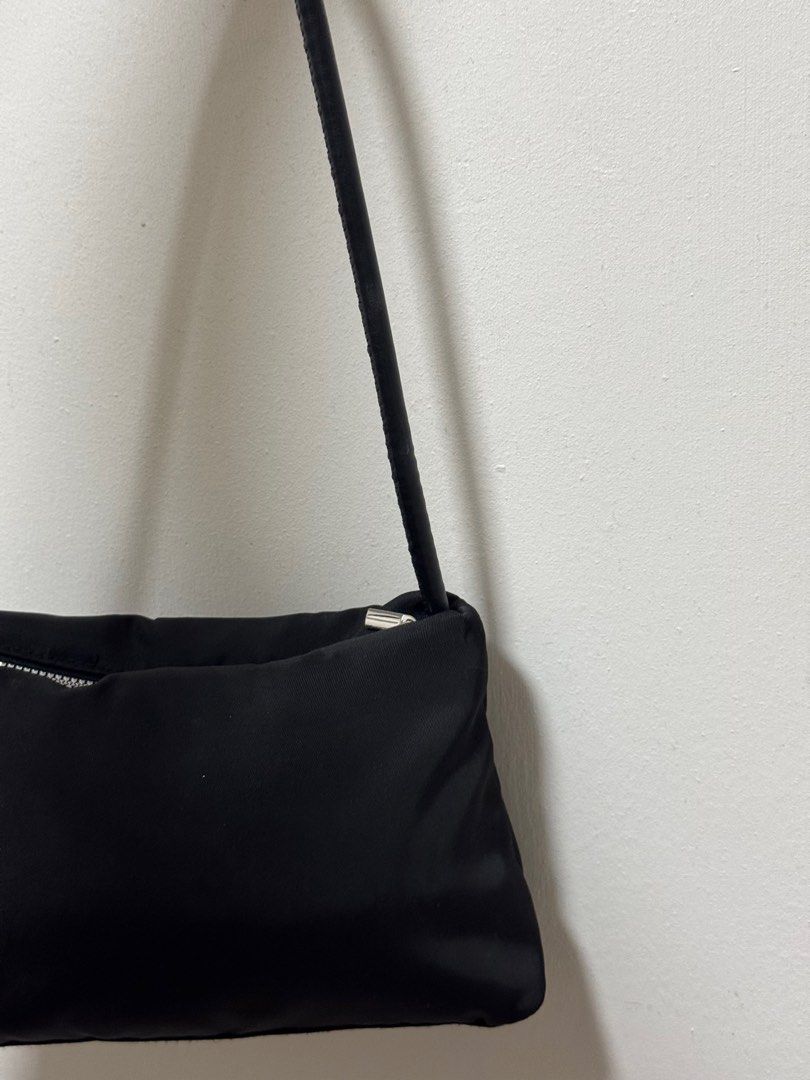 Small Black Shoulder Baguette Bag (Category: Shoulder Bags) located in Manila. Submitted by ephtans (Listing ID 1342707406, Image 2). Description: .