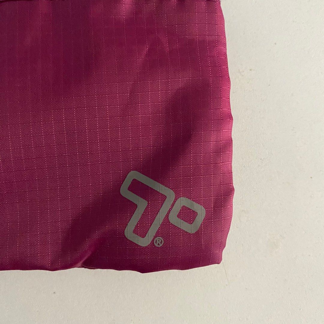 Travelon 6 Pocket Wasit Pack (Category: Activewear) located in Quezon City. Submitted by saayymm (Listing ID 1342794150, Image 3). Description: .