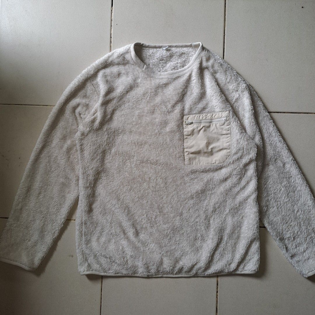 UNIQLO Fleece Pullover (Category: Longsleeves) located in Cabanatuan. Submitted by jaipscl (Listing ID 1342754561, Image 2). Description: Off-White in actual (may vary due to lighting) Width: 19 Length: 23.5.
