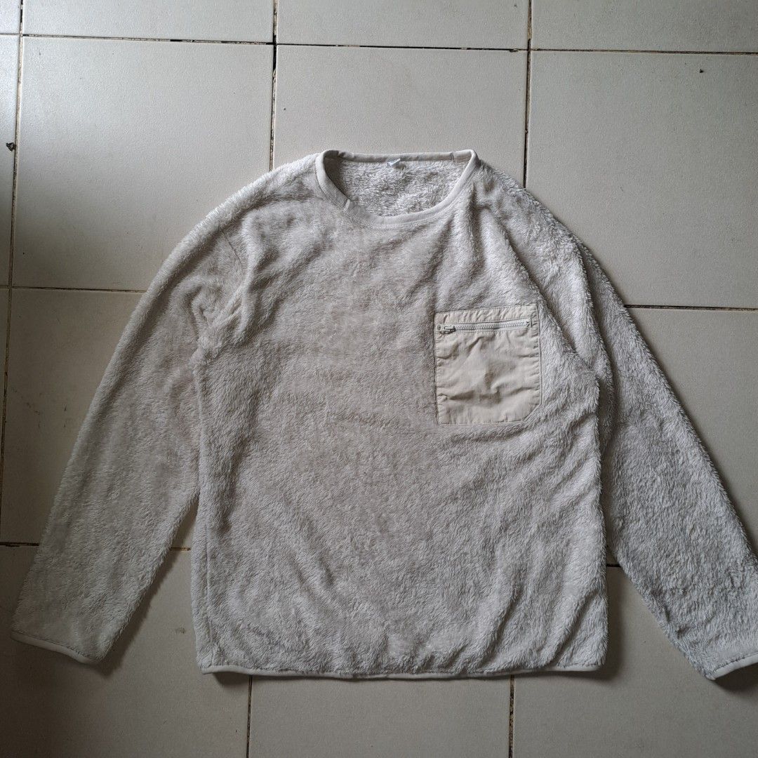UNIQLO Fleece Pullover (Category: Longsleeves) located in Cabanatuan. Submitted by jaipscl (Listing ID 1342754561, Image 1). Description: Off-White in actual (may vary due to lighting) Width: 19 Length: 23.5.