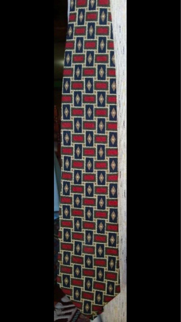 Vintage SILK TIE (Category: Ties) located in Manila. Submitted by declutter4el (Listing ID 1342767283, Image 1). Description: Bought in USA .