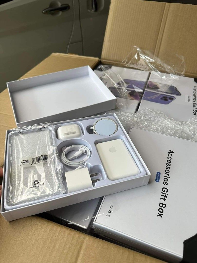 Accessories gift box iphone xr to 14promax (Category: Cables & Adaptors) located in Mandaluyong City. Submitted by adapparelandtech (Listing ID 1342907076, Image 1). Description: Inclusions: Case Airpods Gen 3 Magsafe wireless charger Charger wife Adapter Battery pack for Iphones: XR up to 14promax.