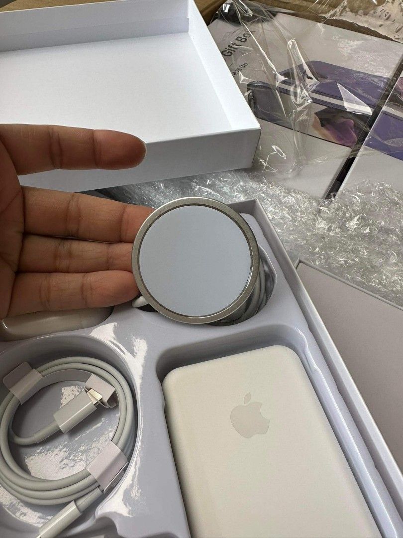 Accessories gift box iphone xr to 14promax (Category: Cables & Adaptors) located in Mandaluyong City. Submitted by adapparelandtech (Listing ID 1342907076, Image 2). Description: Inclusions: Case Airpods Gen 3 Magsafe wireless charger Charger wife Adapter Battery pack for Iphones: XR up to 14promax.