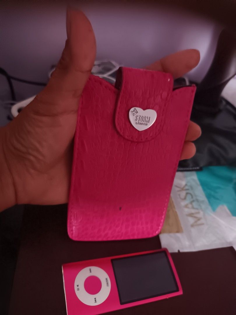 Apple Ipod model A132 with Case (Category: Portable Audio Accessories) located in Polangui. Submitted by cornerbags_shoes (Listing ID 1342930725, Image 3). Description: working po no charger case is branded by Storm London with signs of used.