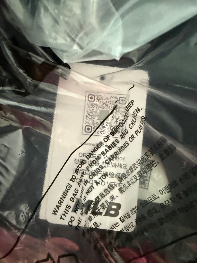 Authentic MLB baseball cap (Category: Caps & Hats) located in Singapore. Submitted by sensilicious (Listing ID 1342867877, Image 3). Description: Brand new Still seal and with tag One size only .
