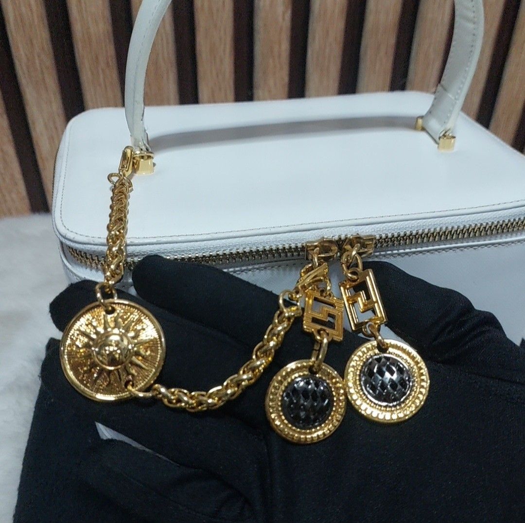 Authentic Rare Versace white Vanity bag (Category: Luxury Bags & Wallets) located in Binangonan. Submitted by makoleksyon (Listing ID 1343024496, Image 3). Description: excellent condition like new no Flaws super gold na gold pa hardware rare hand to find pwede lagyan ng sling bought in Japan 💯% Authentic Money back guaranteed.
